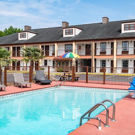 Baymont By Wyndham Commerce Ga Near Tanger Outlets Mall Экстерьер фото