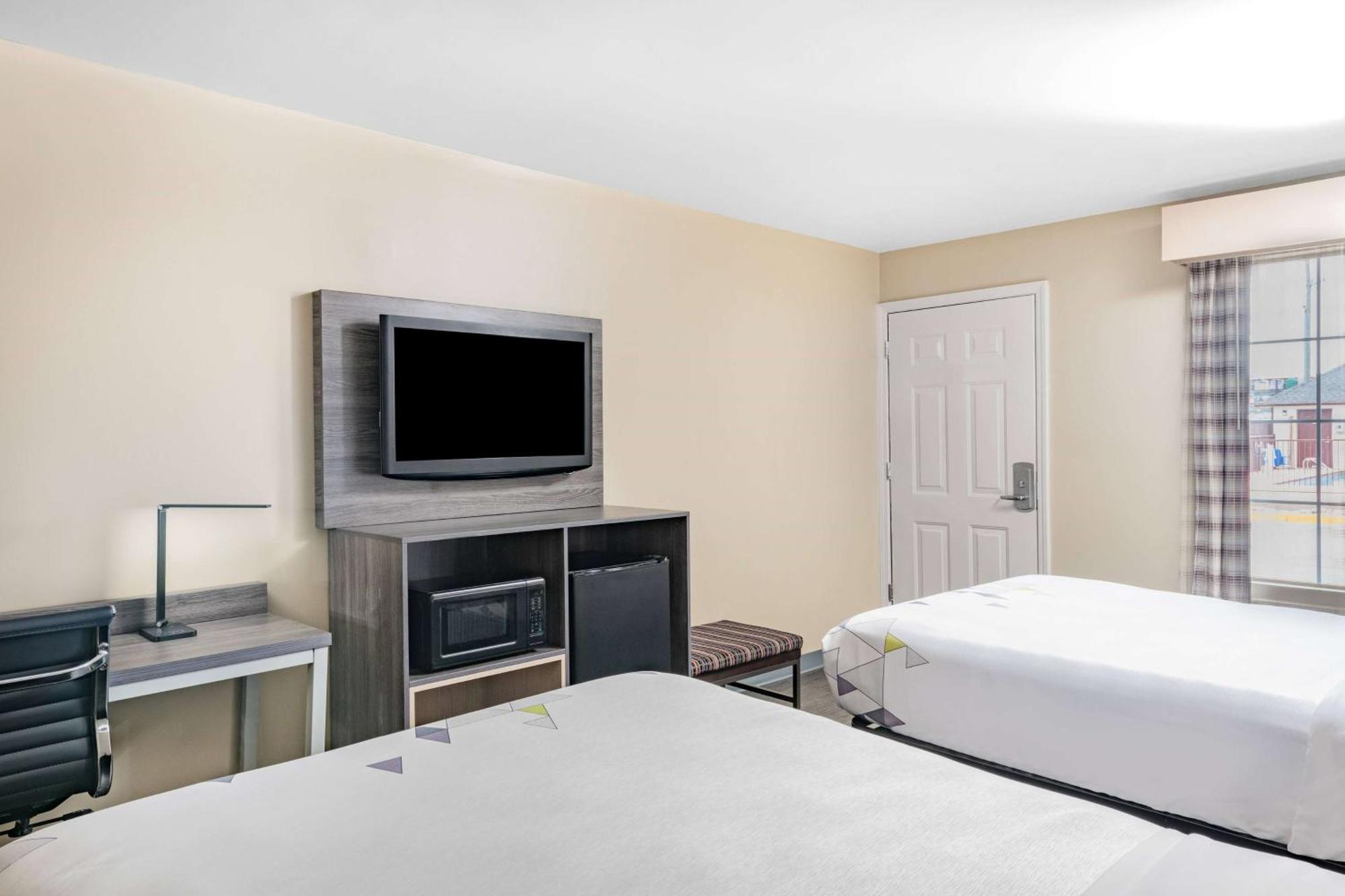 Baymont By Wyndham Commerce Ga Near Tanger Outlets Mall Экстерьер фото