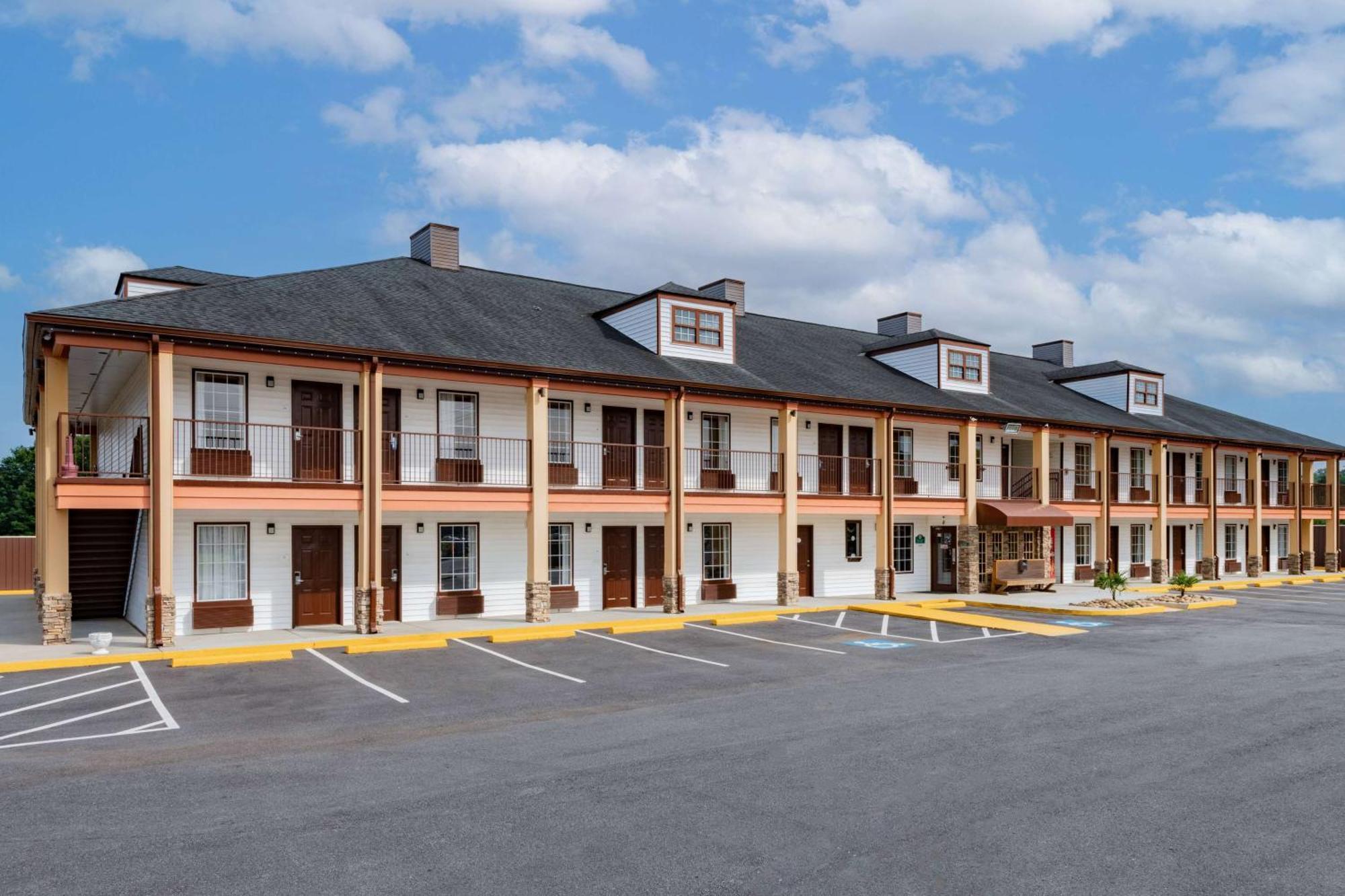 Baymont By Wyndham Commerce Ga Near Tanger Outlets Mall Экстерьер фото