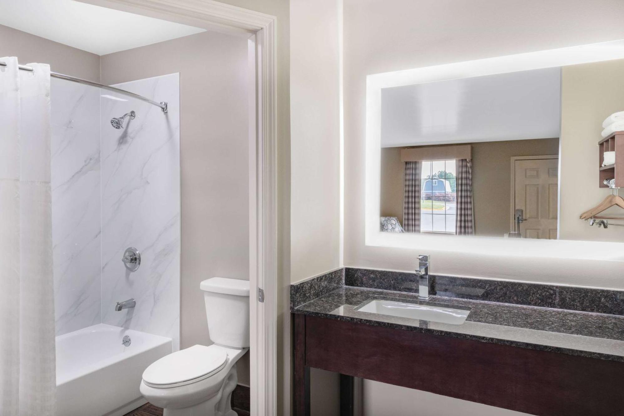 Baymont By Wyndham Commerce Ga Near Tanger Outlets Mall Экстерьер фото