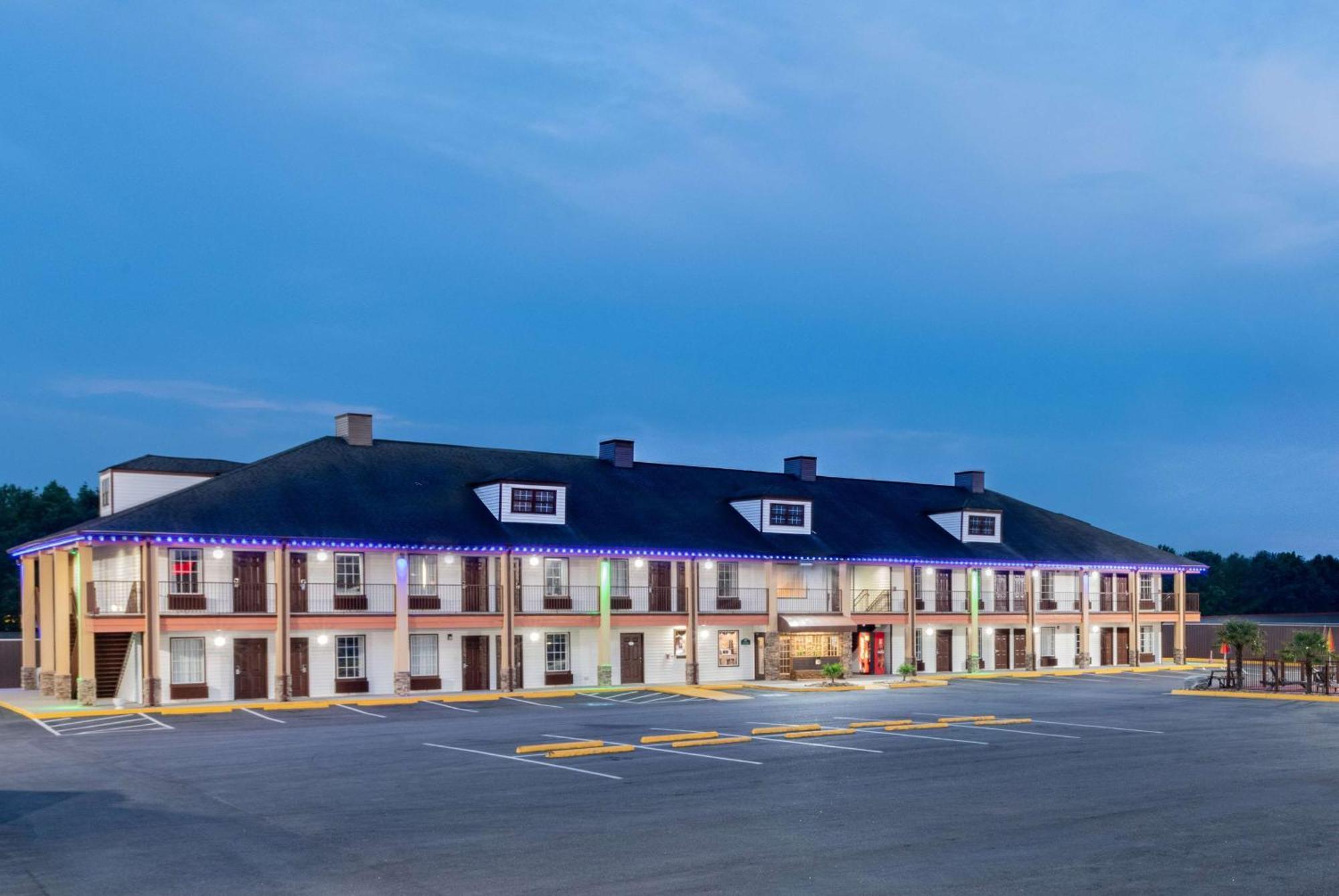 Baymont By Wyndham Commerce Ga Near Tanger Outlets Mall Экстерьер фото