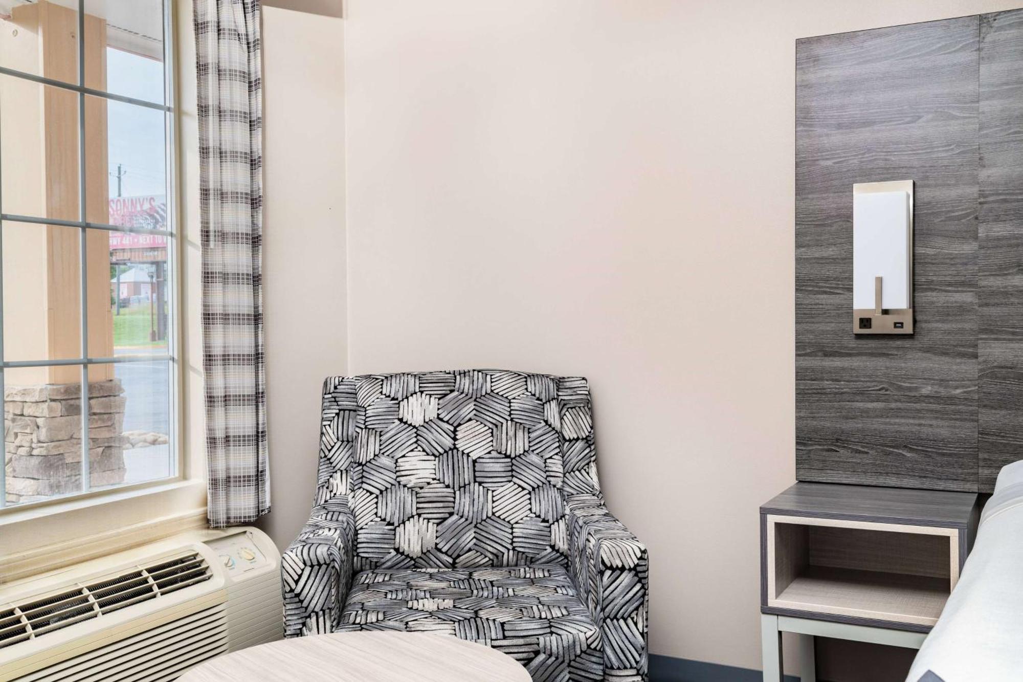 Baymont By Wyndham Commerce Ga Near Tanger Outlets Mall Экстерьер фото