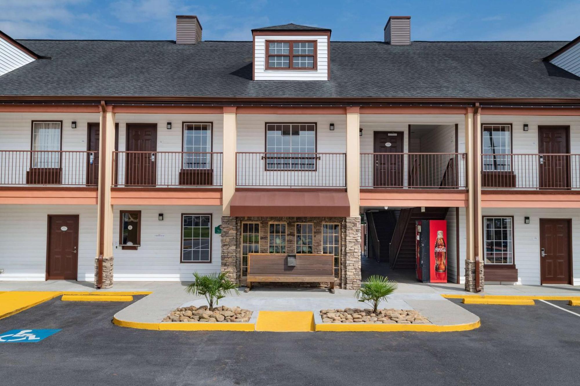 Baymont By Wyndham Commerce Ga Near Tanger Outlets Mall Экстерьер фото