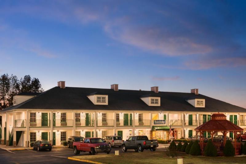 Baymont By Wyndham Commerce Ga Near Tanger Outlets Mall Экстерьер фото