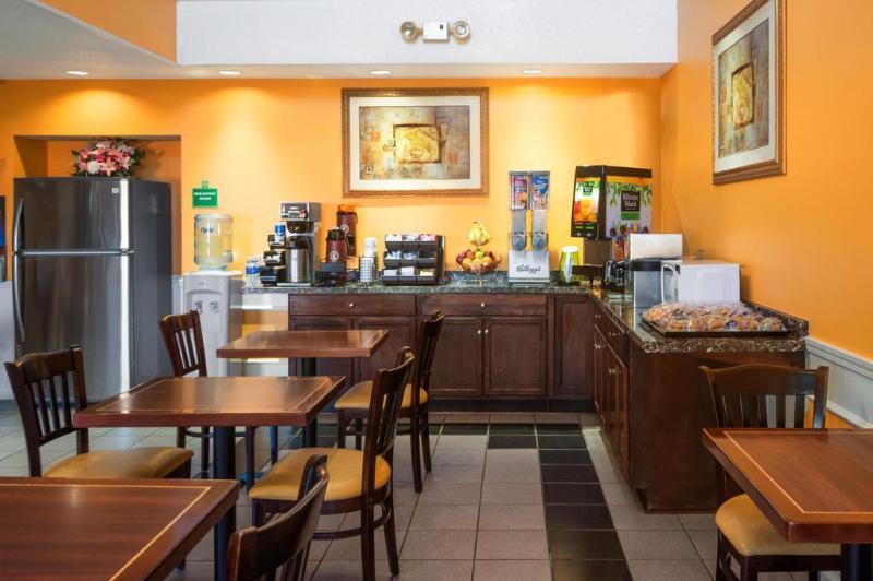 Baymont By Wyndham Commerce Ga Near Tanger Outlets Mall Экстерьер фото