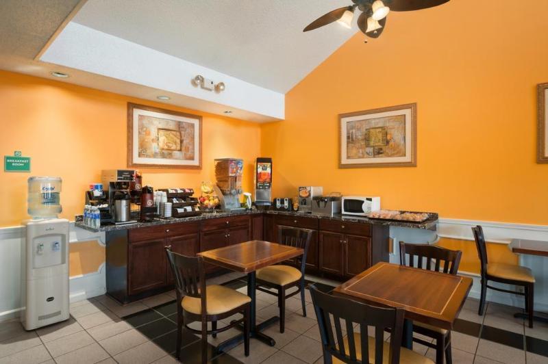 Baymont By Wyndham Commerce Ga Near Tanger Outlets Mall Экстерьер фото